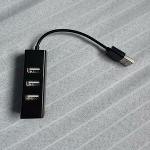 Black 4-Port USB Hub - Expand Laptop Connectivity